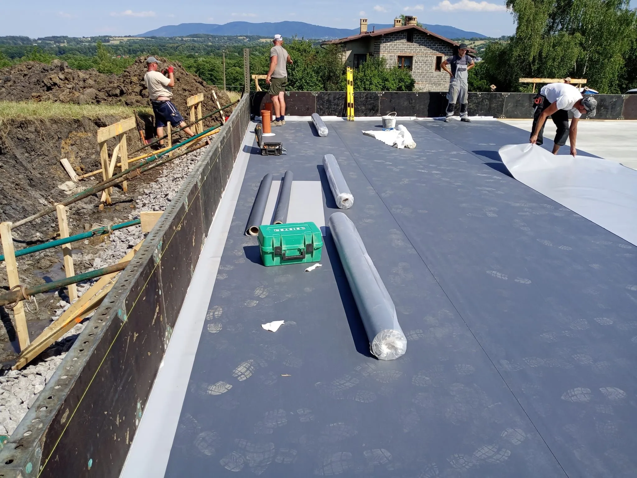 Hydroizolacja fundamentów membraną PVC Hydroizolacja fundamentów membraną PVC